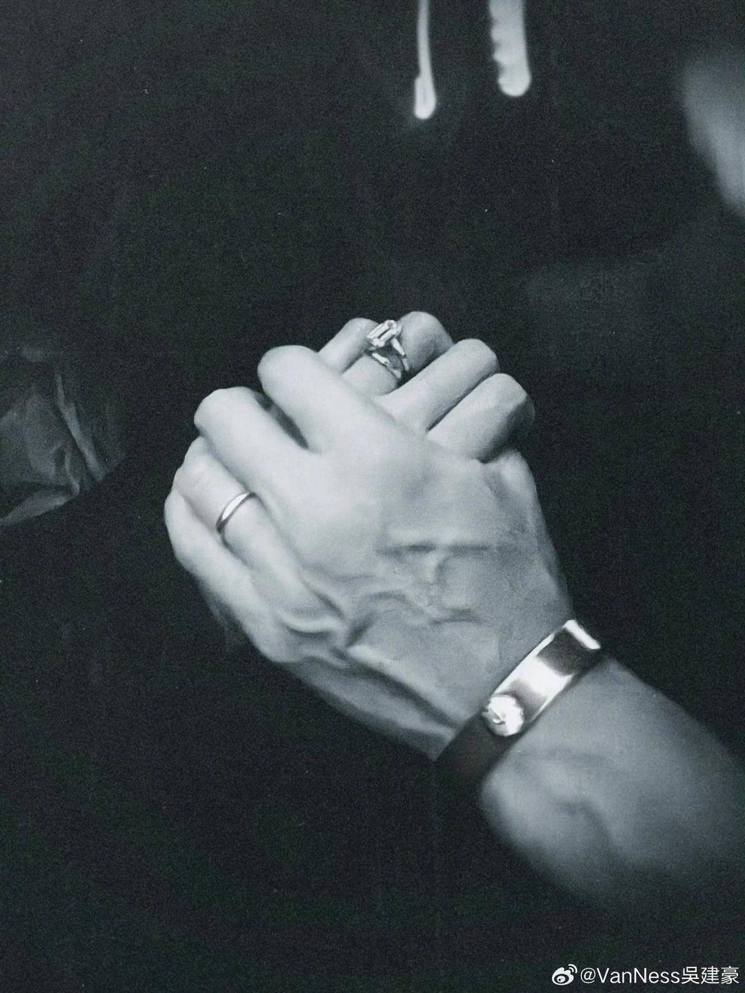吴建豪晒婚戒照，正式宣布再次步入婚姻