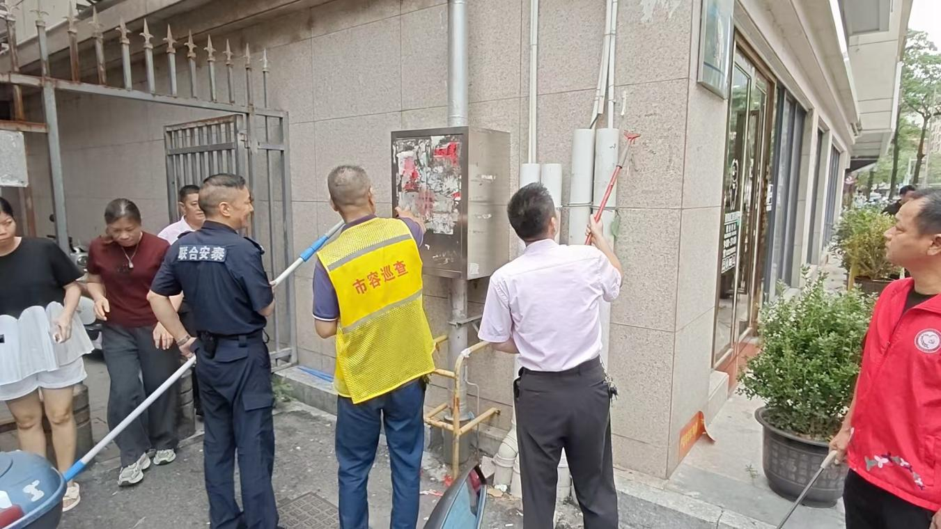 流塘社区联合多部门开展环境卫生深度清洁行动