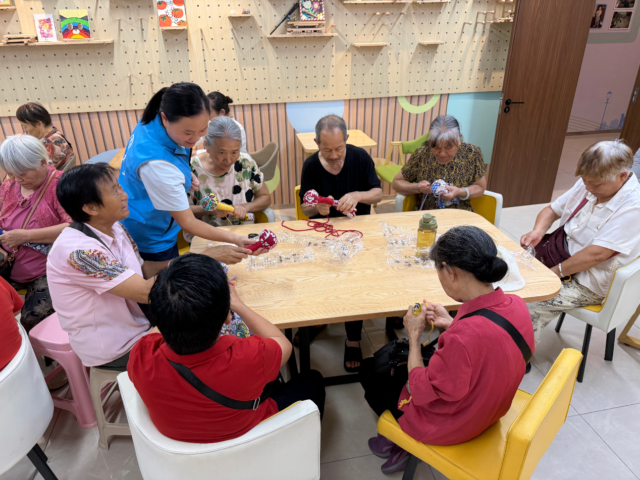 巧手养生・悦享晚年 铁岗社区开展长者健康疗愈手工活动