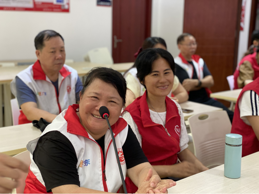 从“刷视频”到“暖邻里”:凤凰岗社区101名志愿者的“厚”时光