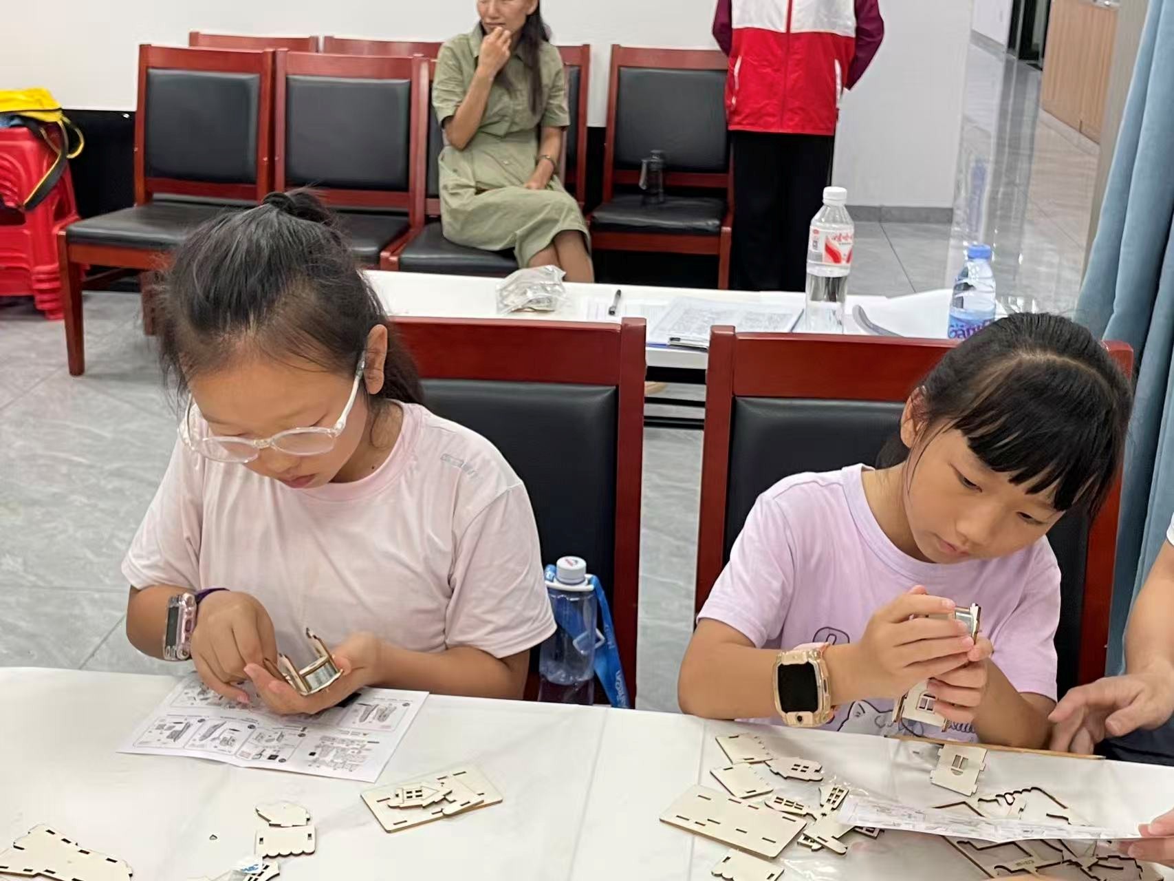 玩转太阳能,自制小风车 臣田社区第三期“小小科学家”科普实践活动