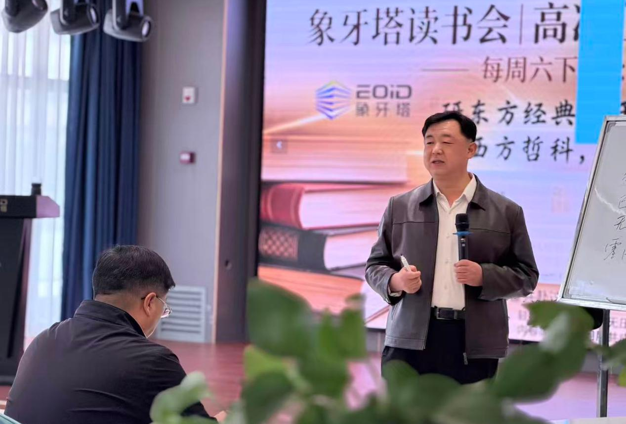 新区深耕本土阅读品牌培育，常态化运营“象牙塔商圈读书会”。姜波　摄