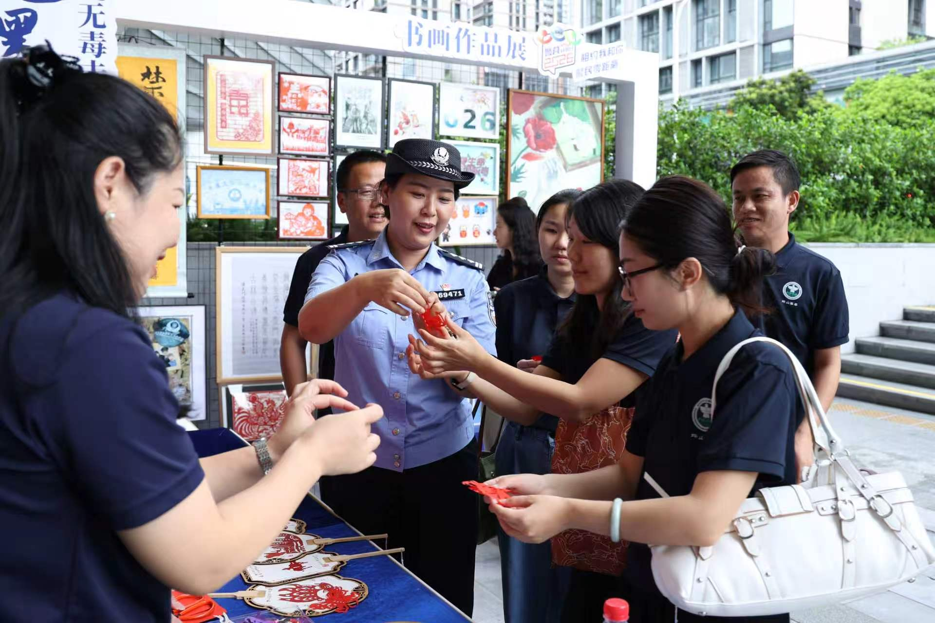 深圳公安举办常态化警营开放日禁毒专场活动