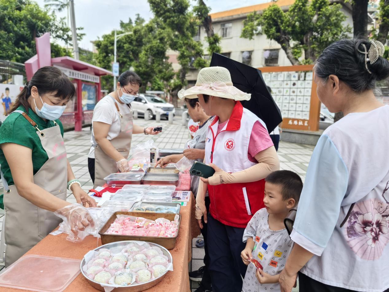 巾帼筑梦绽芳华,烟火邻集暖民心 — 龙腾社区生活集市顺利开展