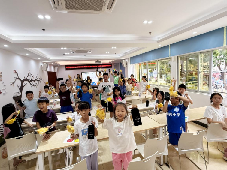 凤凰岗社区开展“接纳小情绪・释放小压力” 儿童青少年情绪管理减压活动
