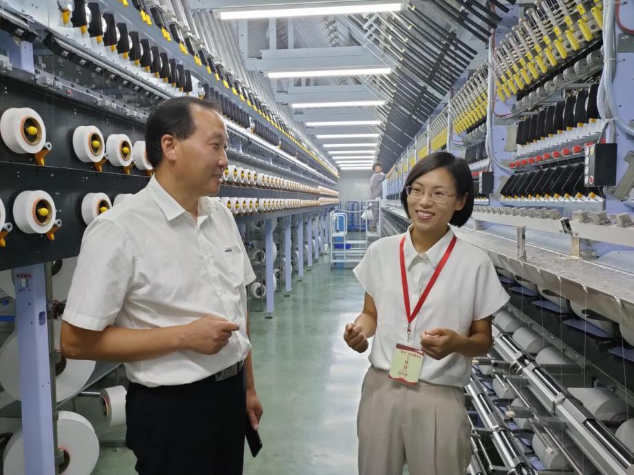 (图为深入企业开展以“服务实体经济”为主题的宣传活动)