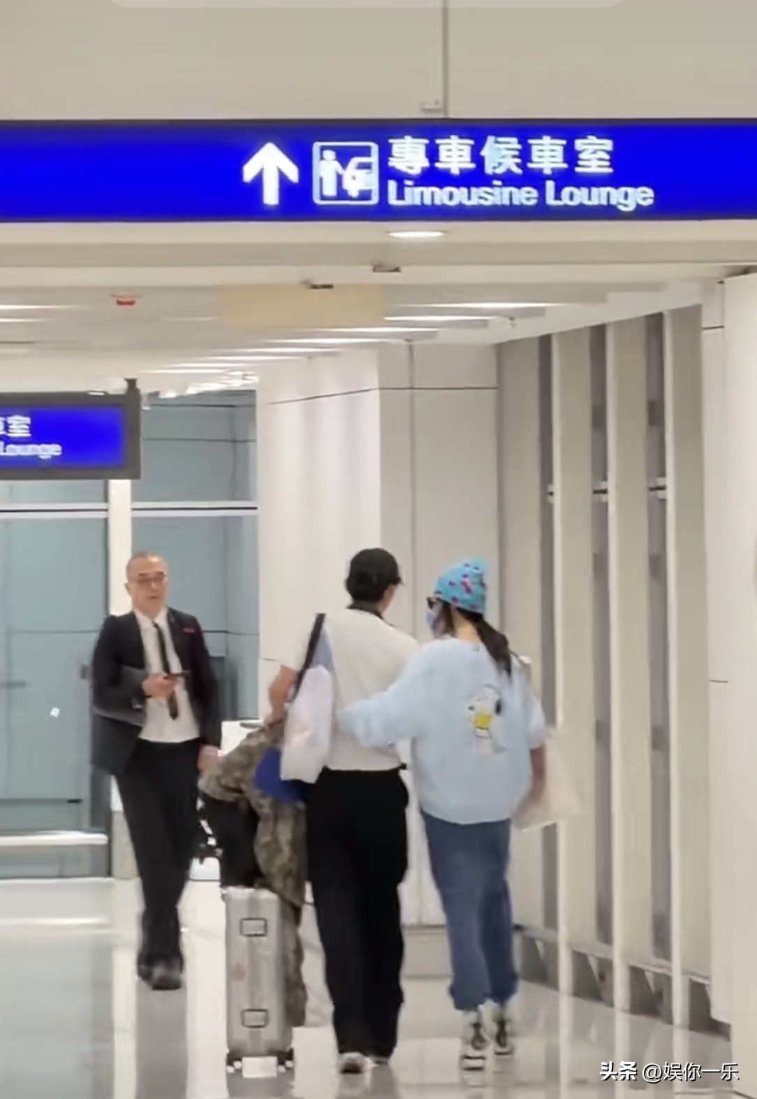 张柏芝在澳门演出间隙，后台接听儿子来电，闭门长谈半小时  第8张