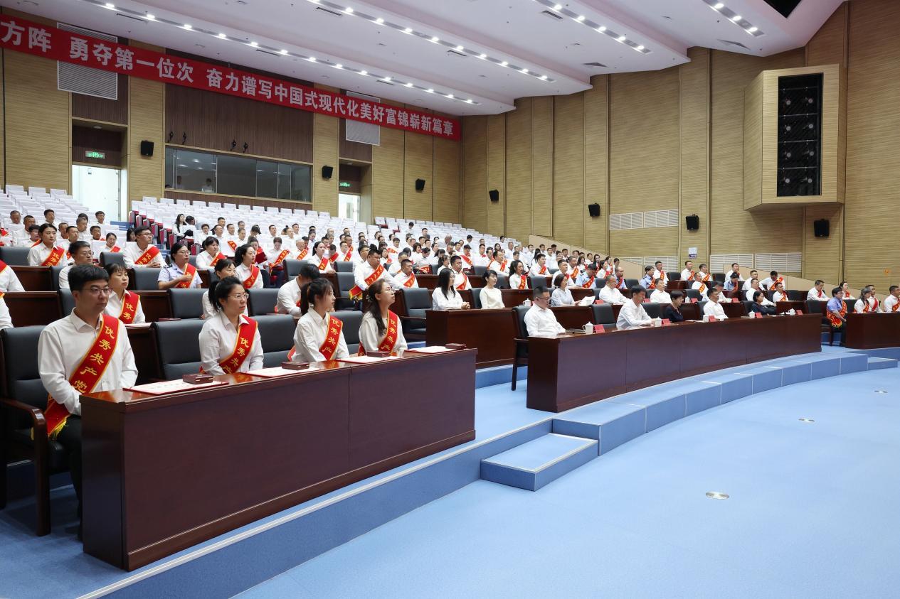 （富锦市召开庆祝中国共产党成立105周年暨“两优一先”表彰大会）