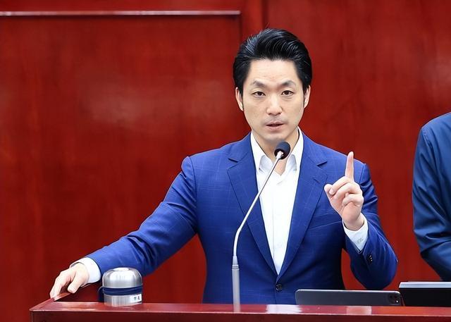 蒋万安并非“政治鲶鱼”：蒋家后人不过花瓶而已
