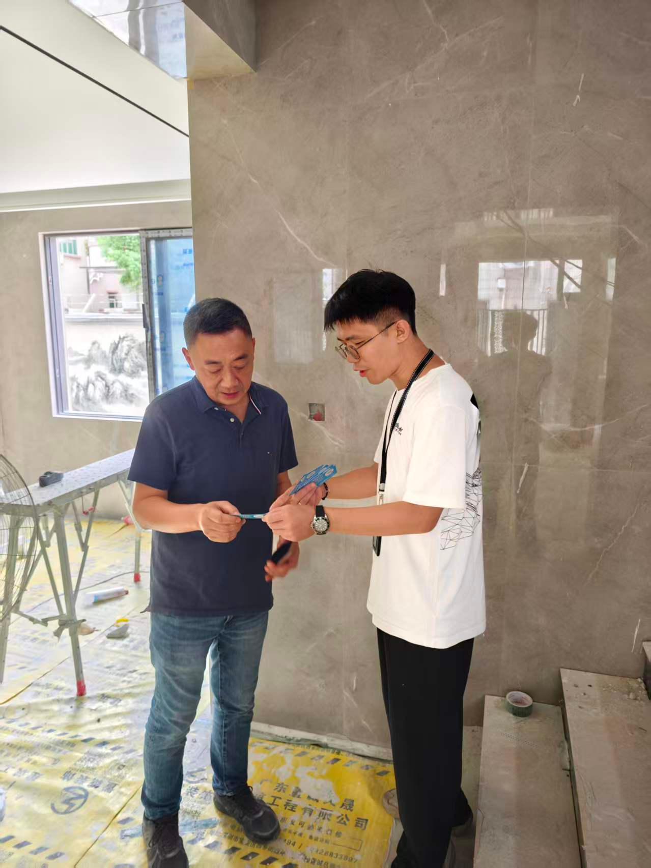 扫码维权零距离——河西社区多渠道推广欠薪维权二维码