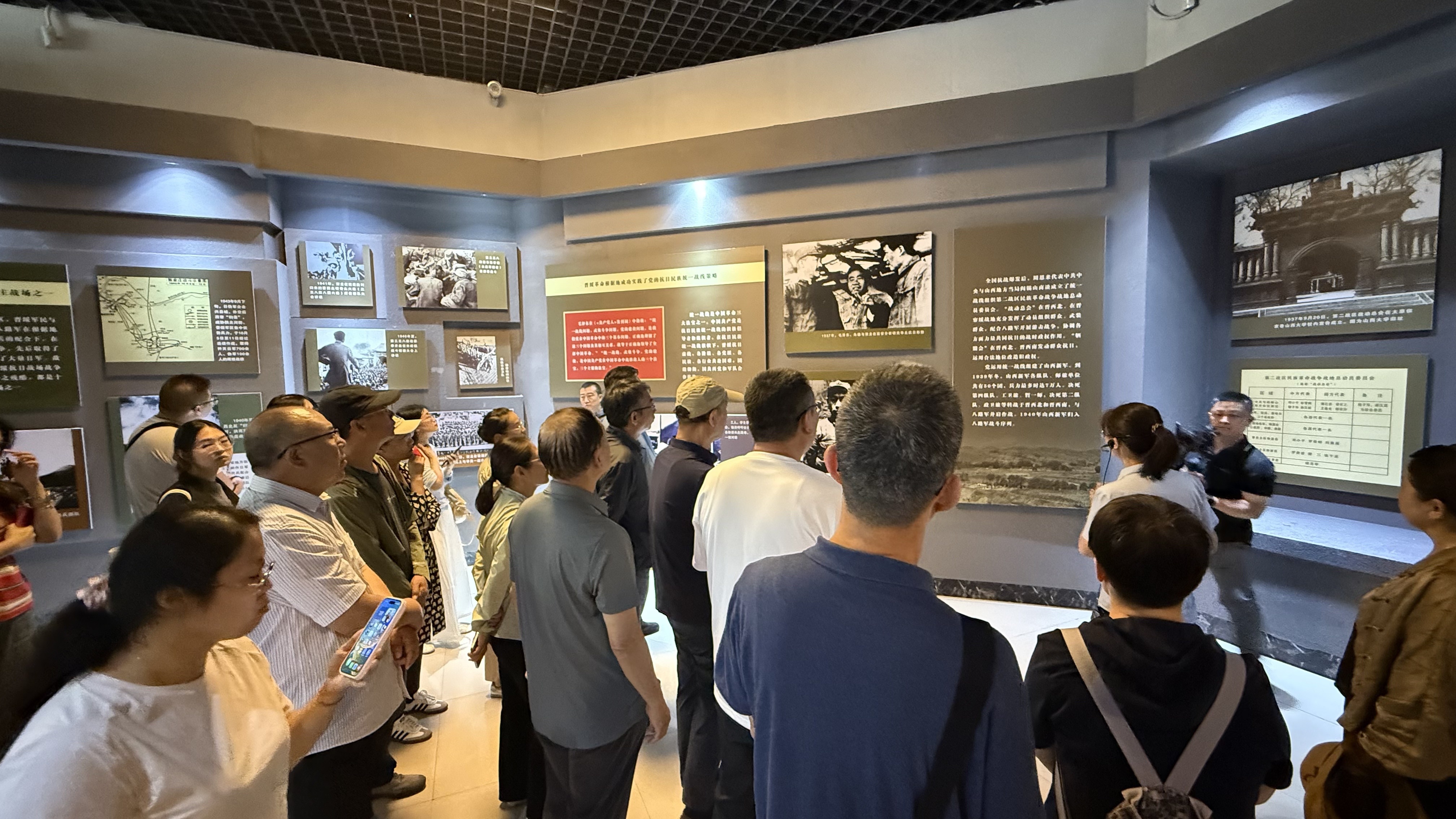 与会专家学者赴吕梁开展红色文化实地调研