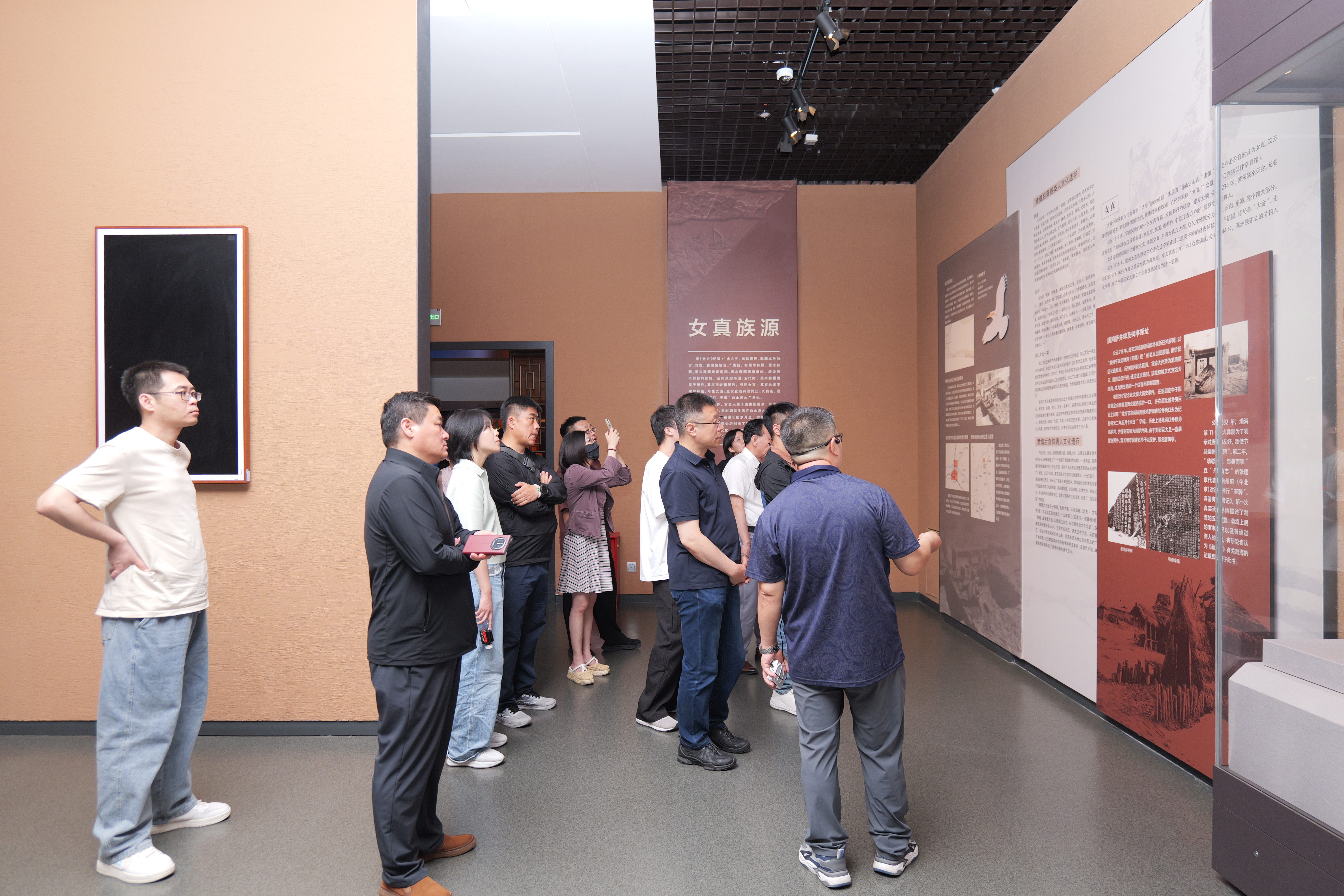 文学名家深扎冰城 以笔墨为城市年轮立 “2026哈尔滨名家写名城”采风创作活动行程过半，收获丰硕