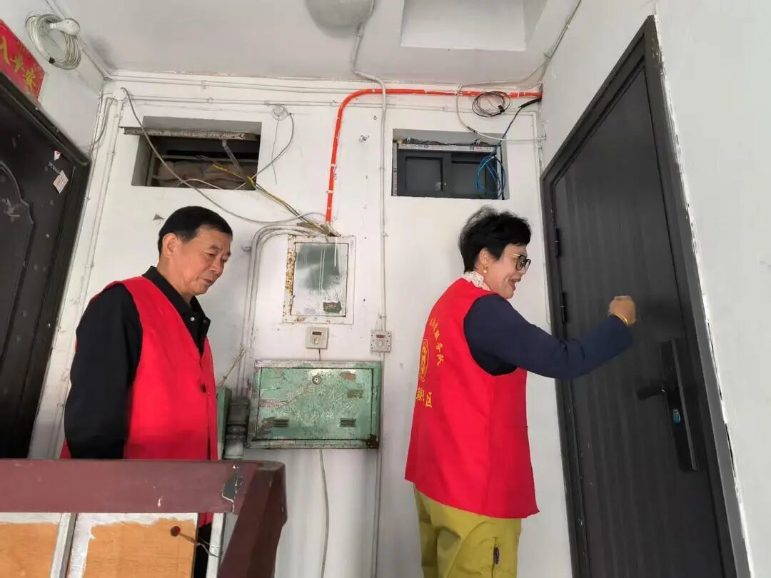 徐宇杰上门服务老人2.jpg