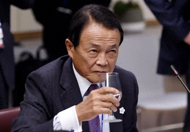 封死爱子公主继位路，麻生太郎强行修法，把我方抬上居摄王之位？