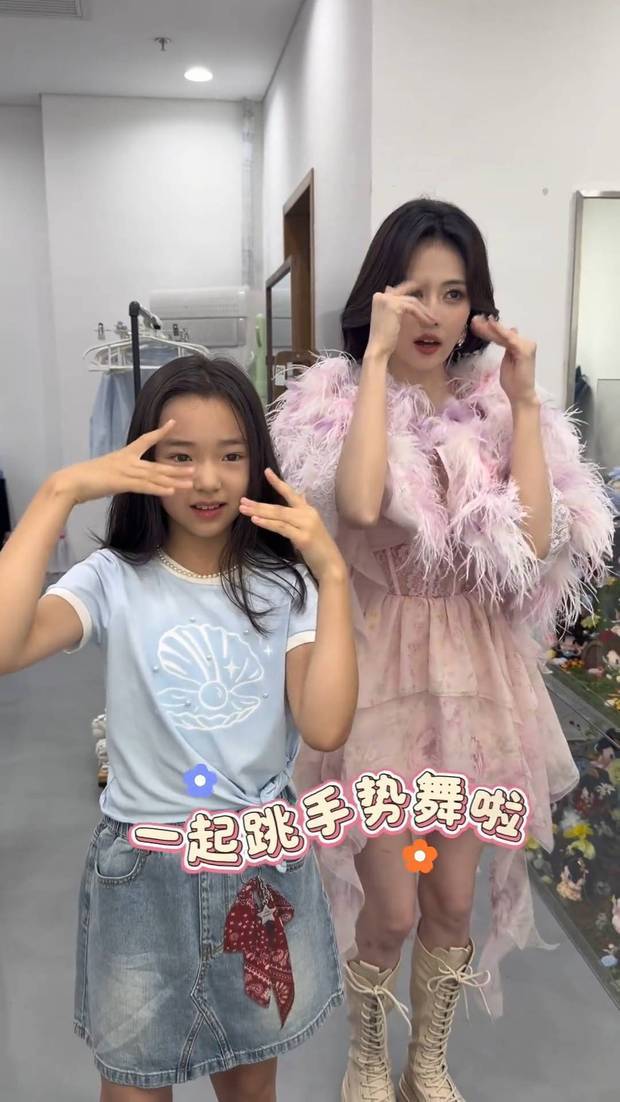 白鹿演唱会十周年，小酒窝惊喜同框甜跳手势舞