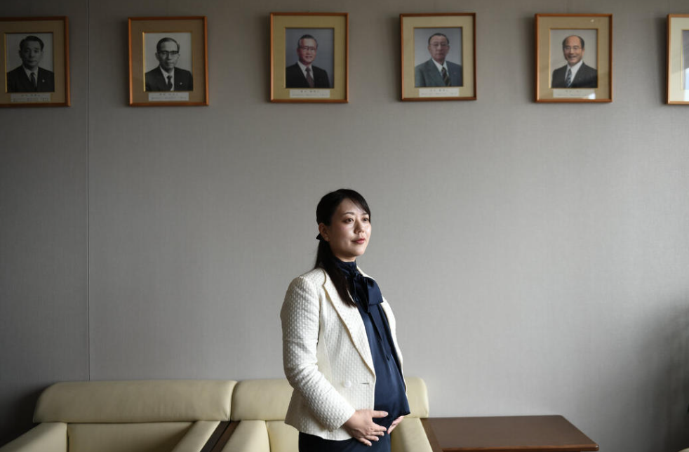 凤凰晚报丨日本首位休产假市长：我第一次真正意识到，依然存在着多么深的歧视