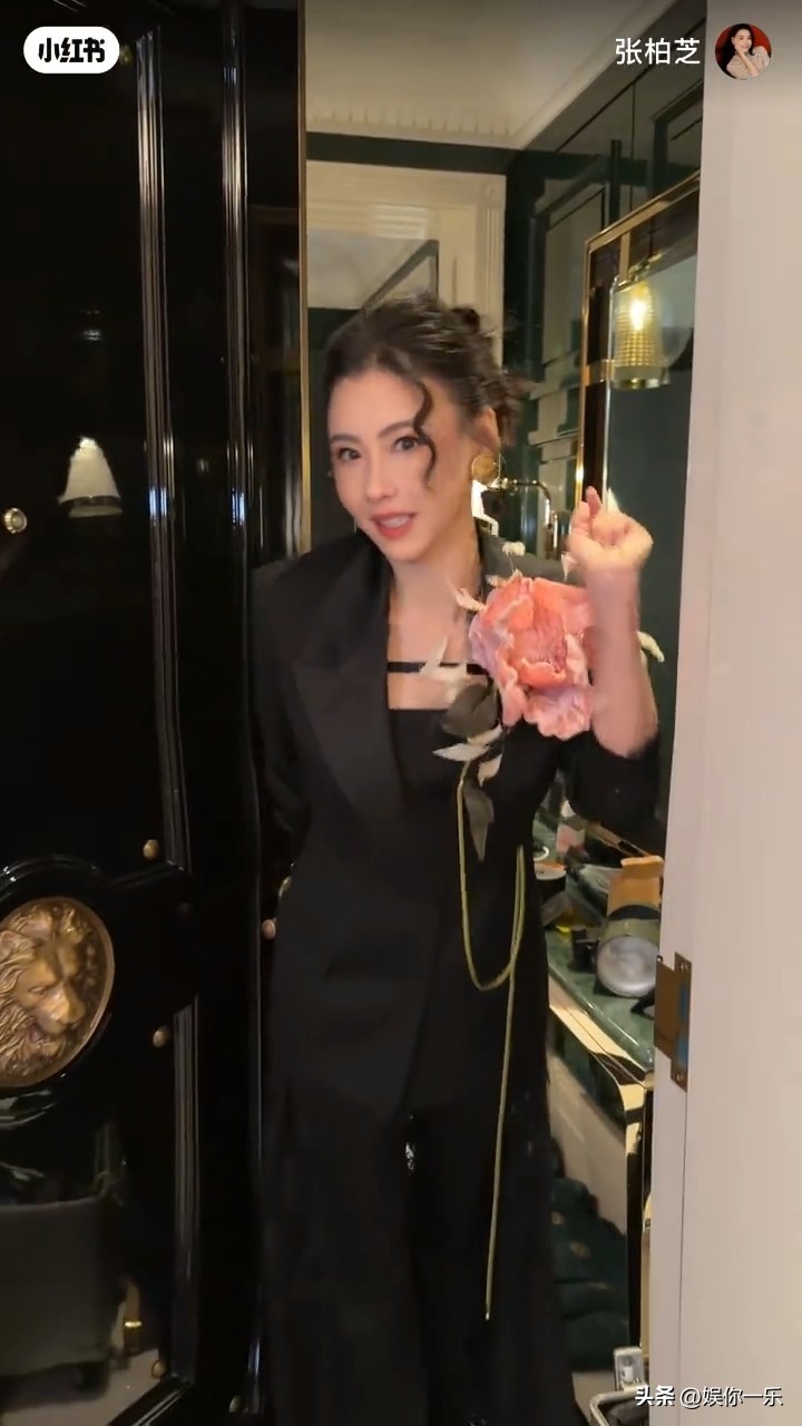 张柏芝在澳门演出间隙，后台接听儿子来电，闭门长谈半小时  第3张