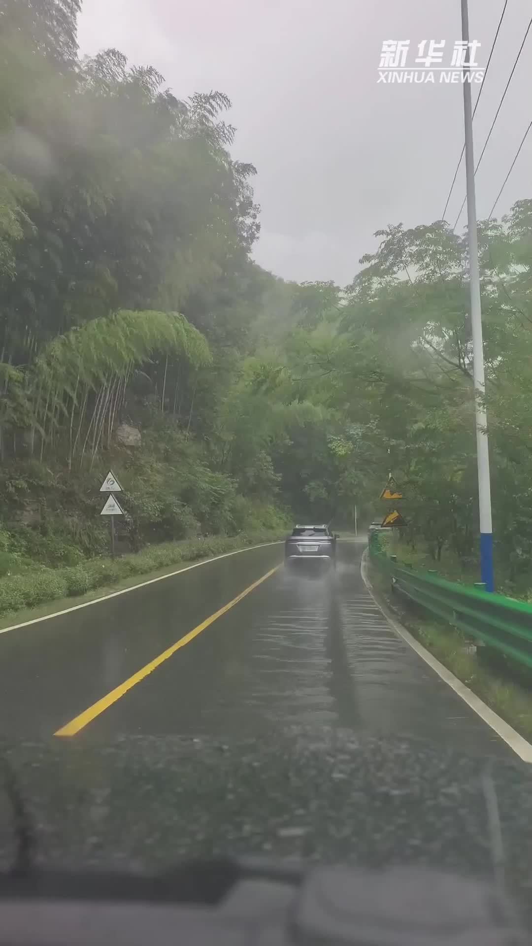 乡镇一线，干群如何迎战风雨？