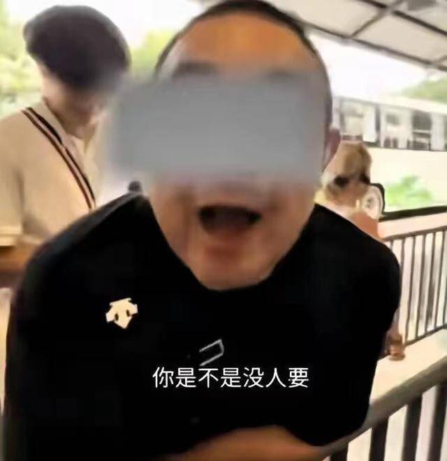 北京导游辱骂游客后续：人已被拘，还要面临3重处罚，工作恐不保