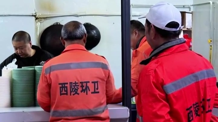 “为什么你们不付钱就能吃早餐？”