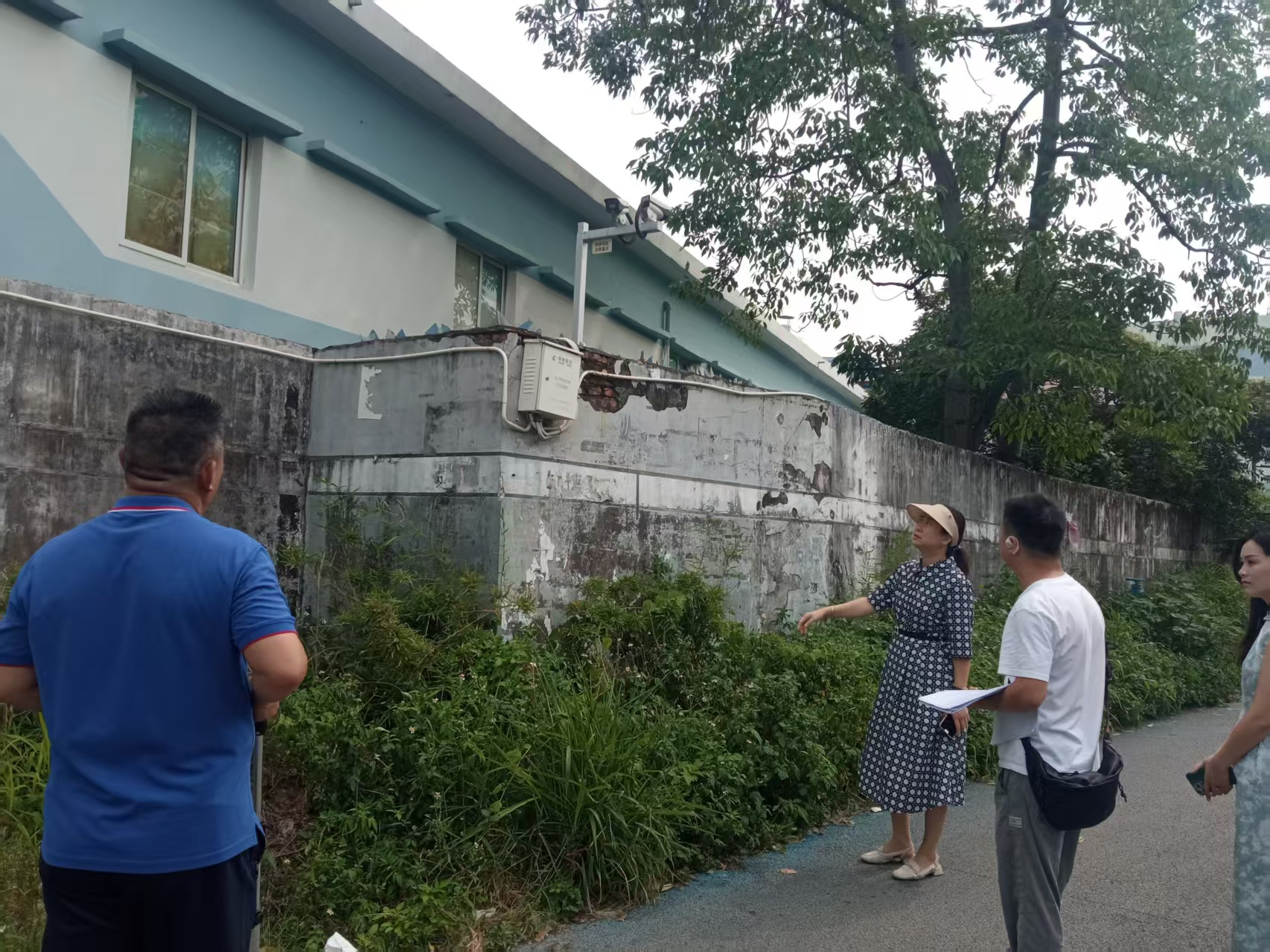 小路灯点亮平安路 西乡街道铁岗社区民生微实事办好群众心头事