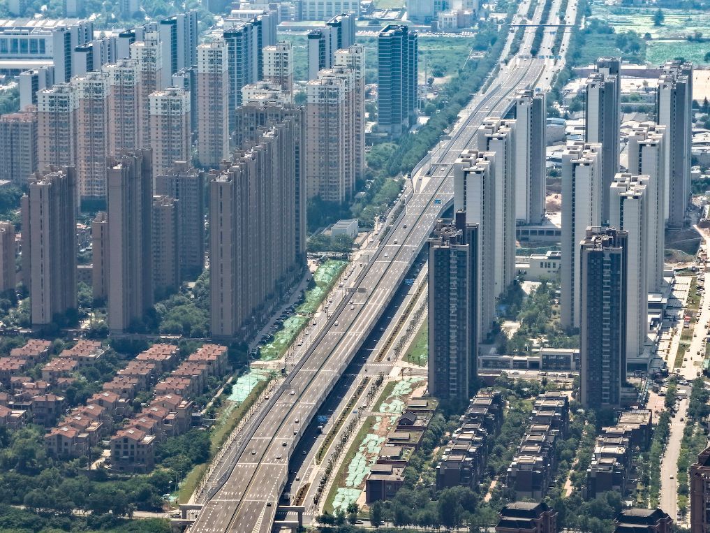 新兴南路(长鸣路—花间路)西延道路改造工程。(受访者供图)