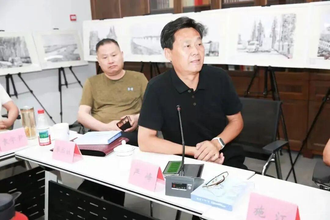盐城文学院副院长、市钢铁商会会长严峰发言