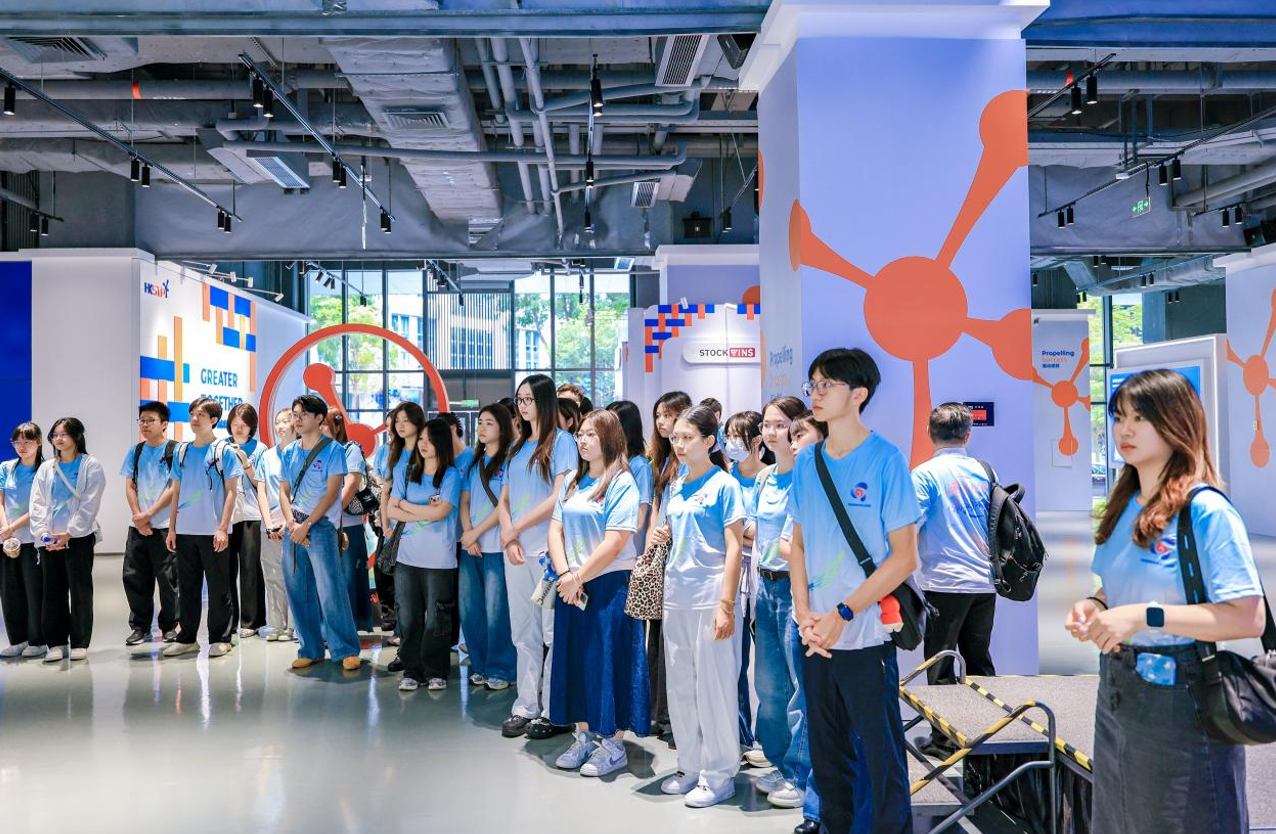 触碰科技前沿 对话千年唐三彩 深港澳青年感受科技与历史碰撞