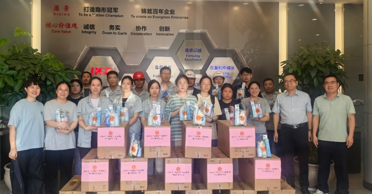 酷暑送清凉 防线双筑牢!宁波江北前江街道高温慰问同步部署防台风工作