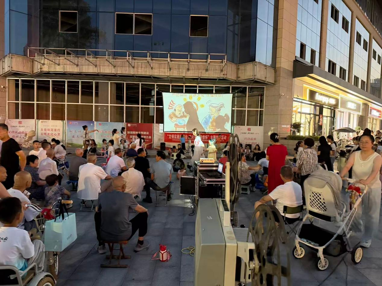 凤翔区电影公司开展“文明实践站搭台 胶片电影送情怀”主题放映活动