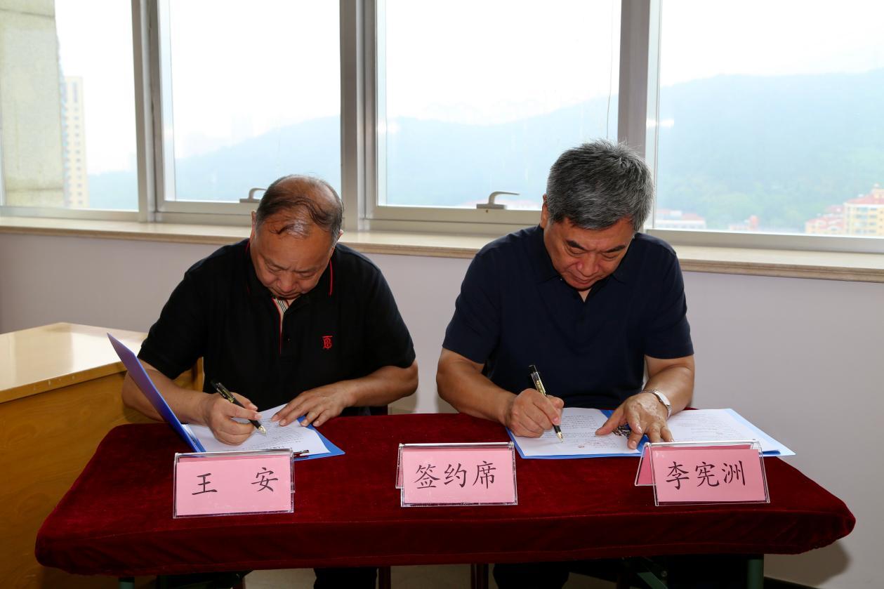 烟台市革命老区建设促进会举行王传珍同志善款捐赠仪式