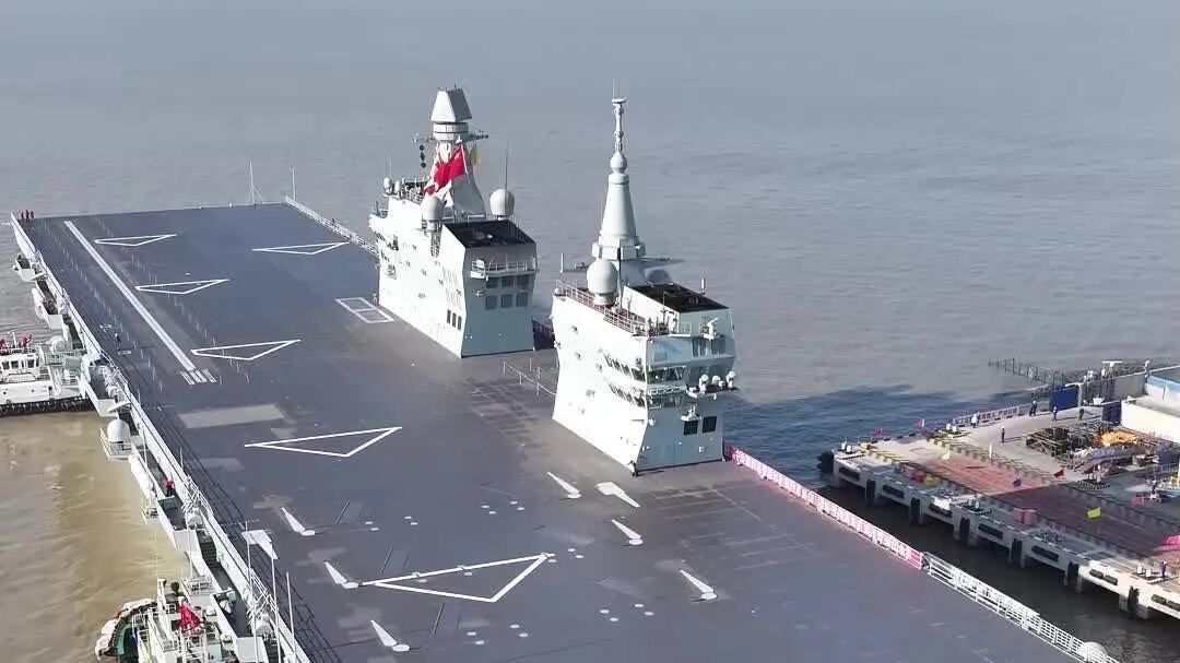 媒体关注：四川舰进行首次航行试验|四川省|无人机|两栖攻击舰|福建省|直升机_新浪新闻