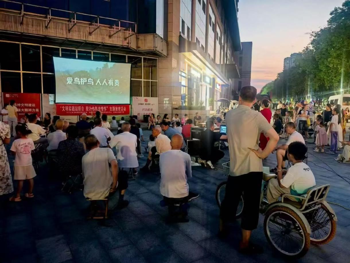 凤翔区电影公司开展“文明实践站搭台 胶片电影送情怀”主题放映活动