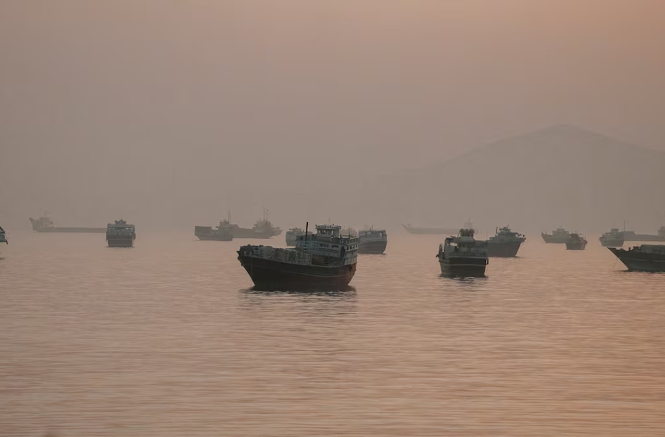 美国撤销伊朗石油制裁豁免,油价飙升
