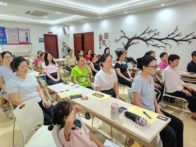 凤凰岗社区“接纳情绪,自愈前行”妇女情绪压力调节活动