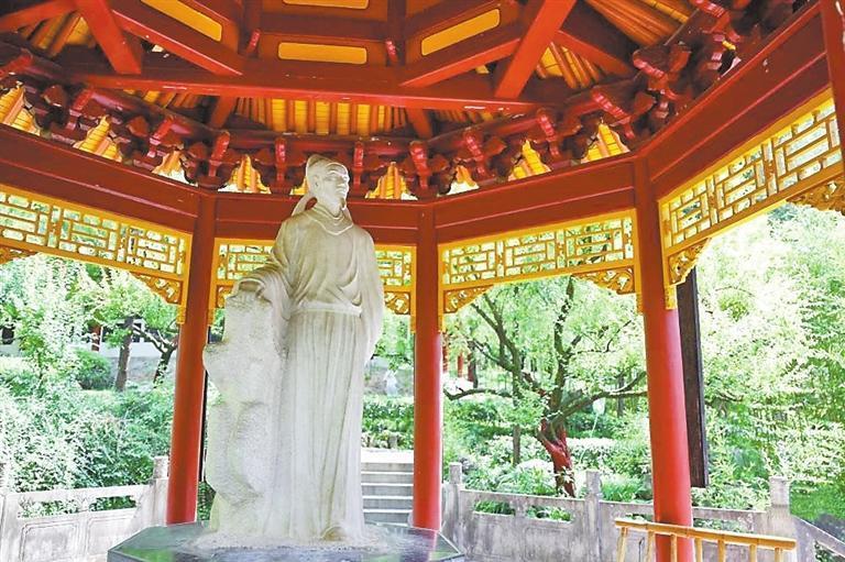 成县杜甫草堂景区的杜甫雕像 本版图片均为资料图