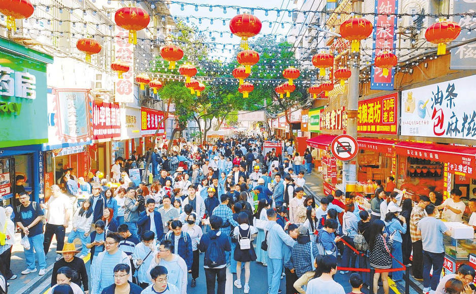 大士院美食街区游人如织