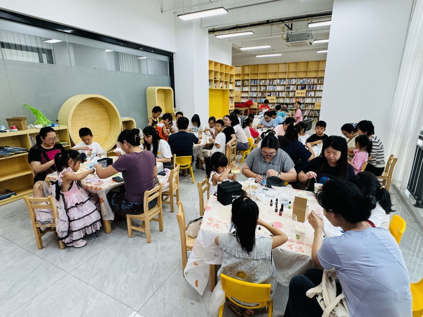 西乡街道共乐社区开展蜡绘心情治愈手作活动