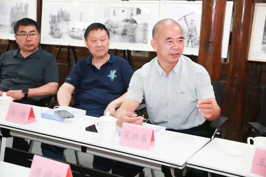市美术馆馆长、市书法家协会主席吴洪春发言