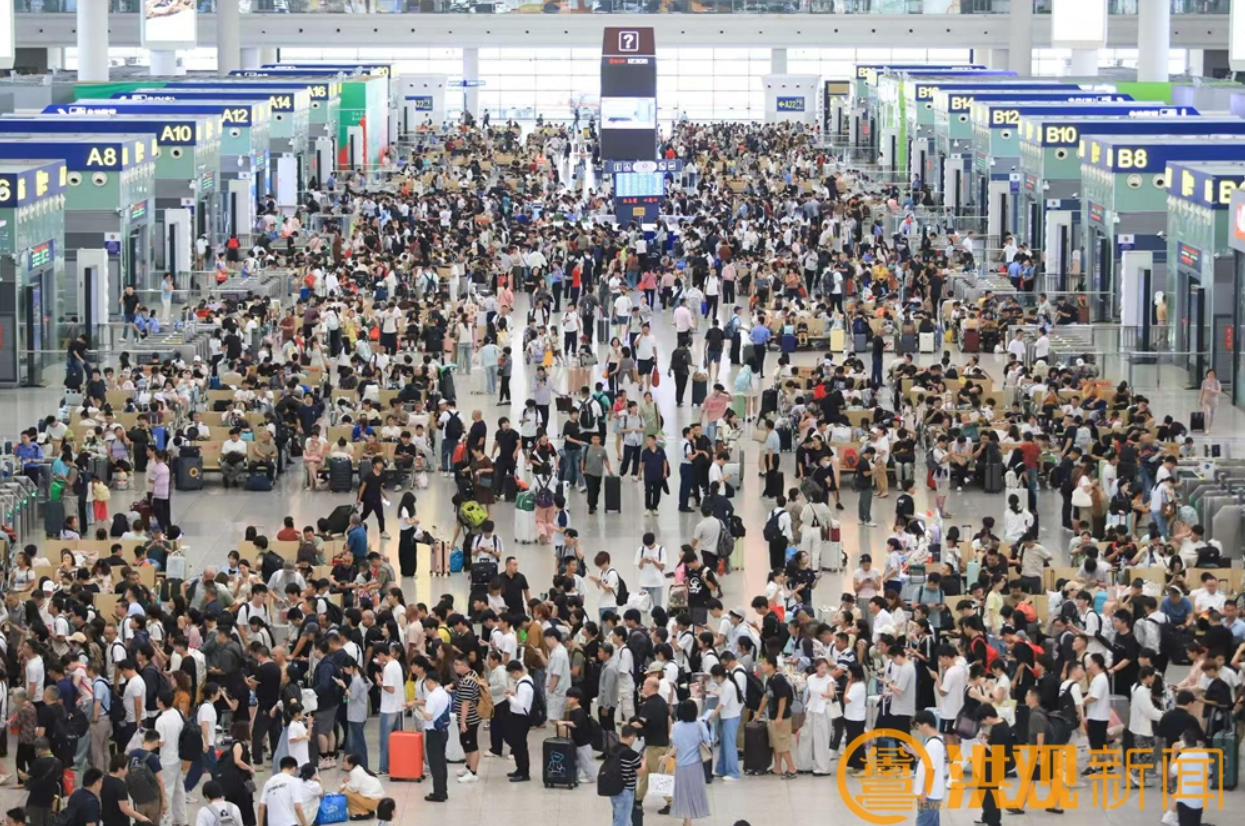 南昌西站迎来暑运客流出行高峰（图）