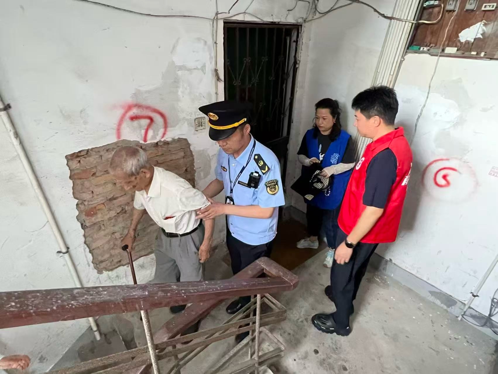 行动在前 江北区综合行政执法局全力织密防汛防台“安全网”