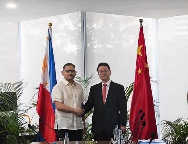 南海风向变了！马科斯察觉美靠不住，菲方对华作出三大承诺