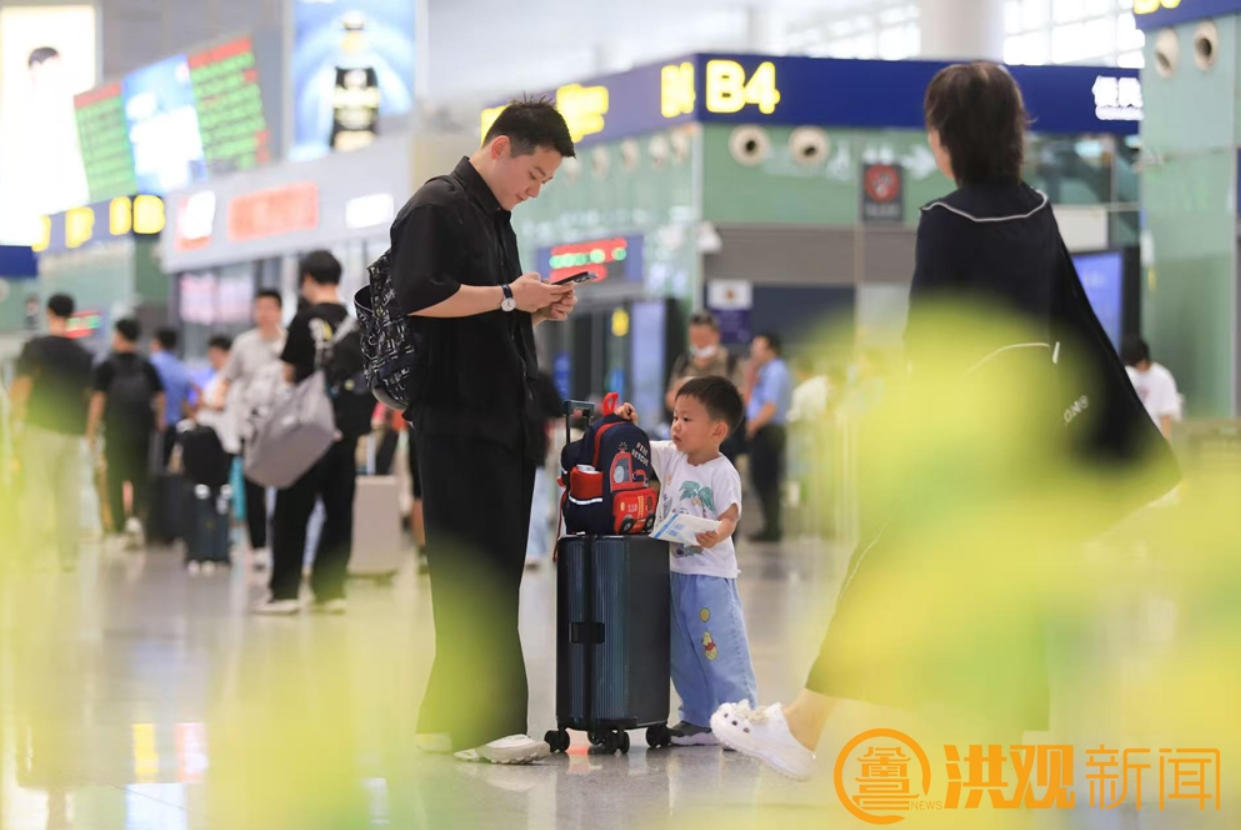南昌西站迎来暑运客流出行高峰（图）