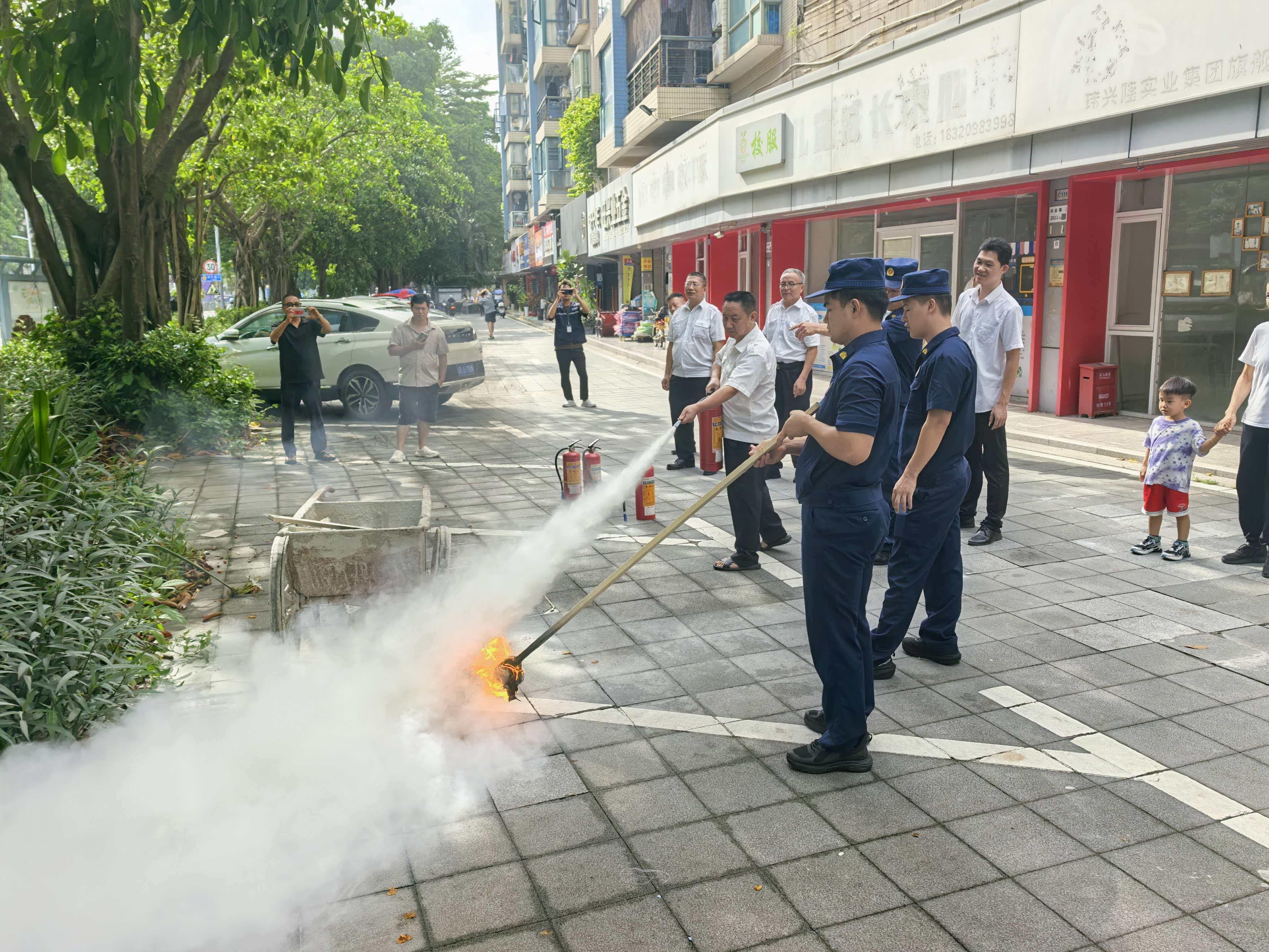 “火”速行动!西乡街道蚝业社区上演消防逃生“实景大片”