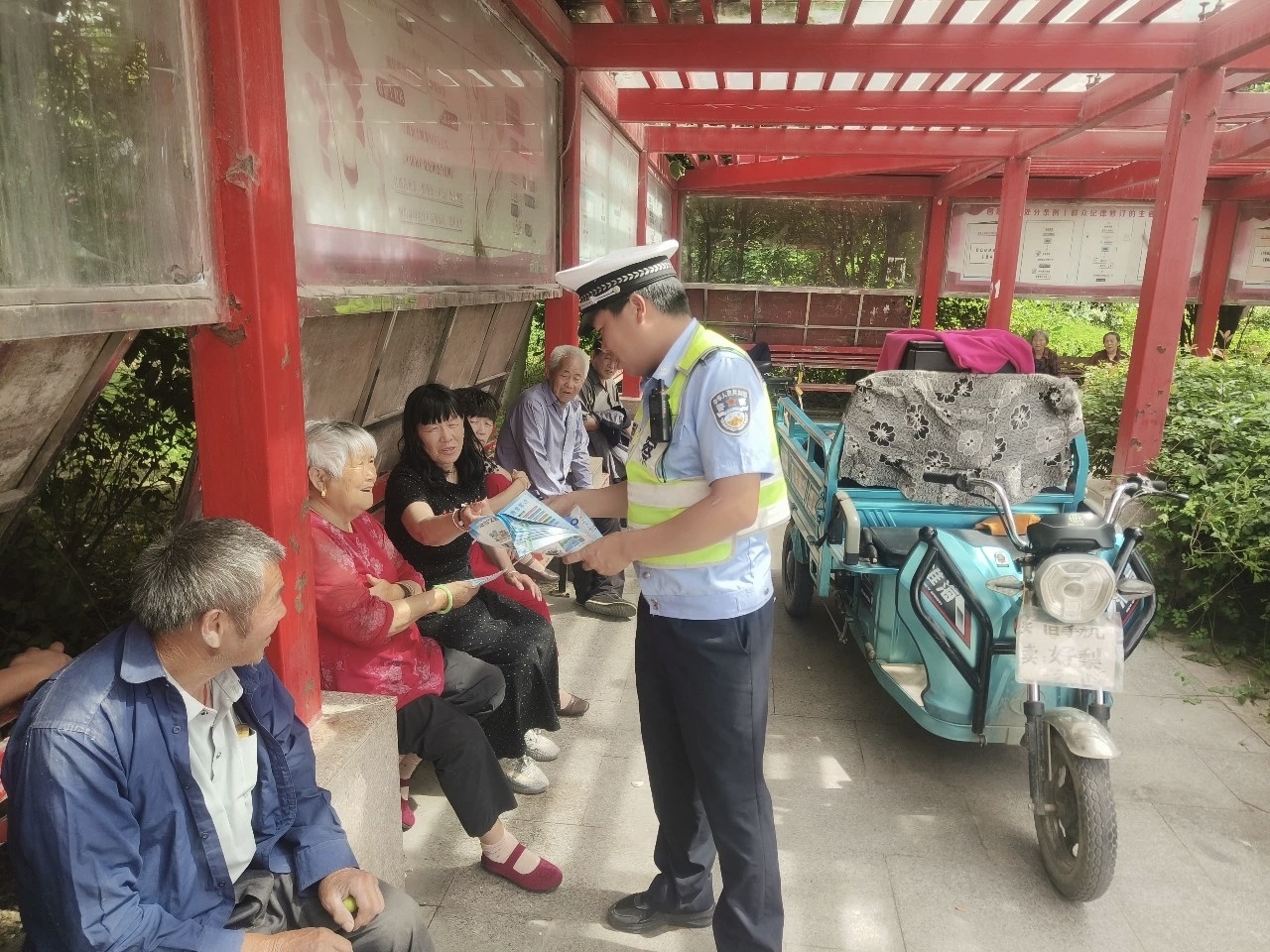 商丘交警纵深推进夏季事故预防 交通安全宣传刻不容缓