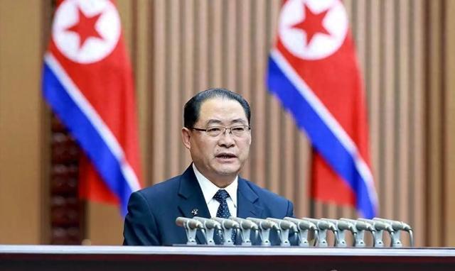 刚满一个月金正恩派团回访，15年来首次，中朝盟约是时候派上用场