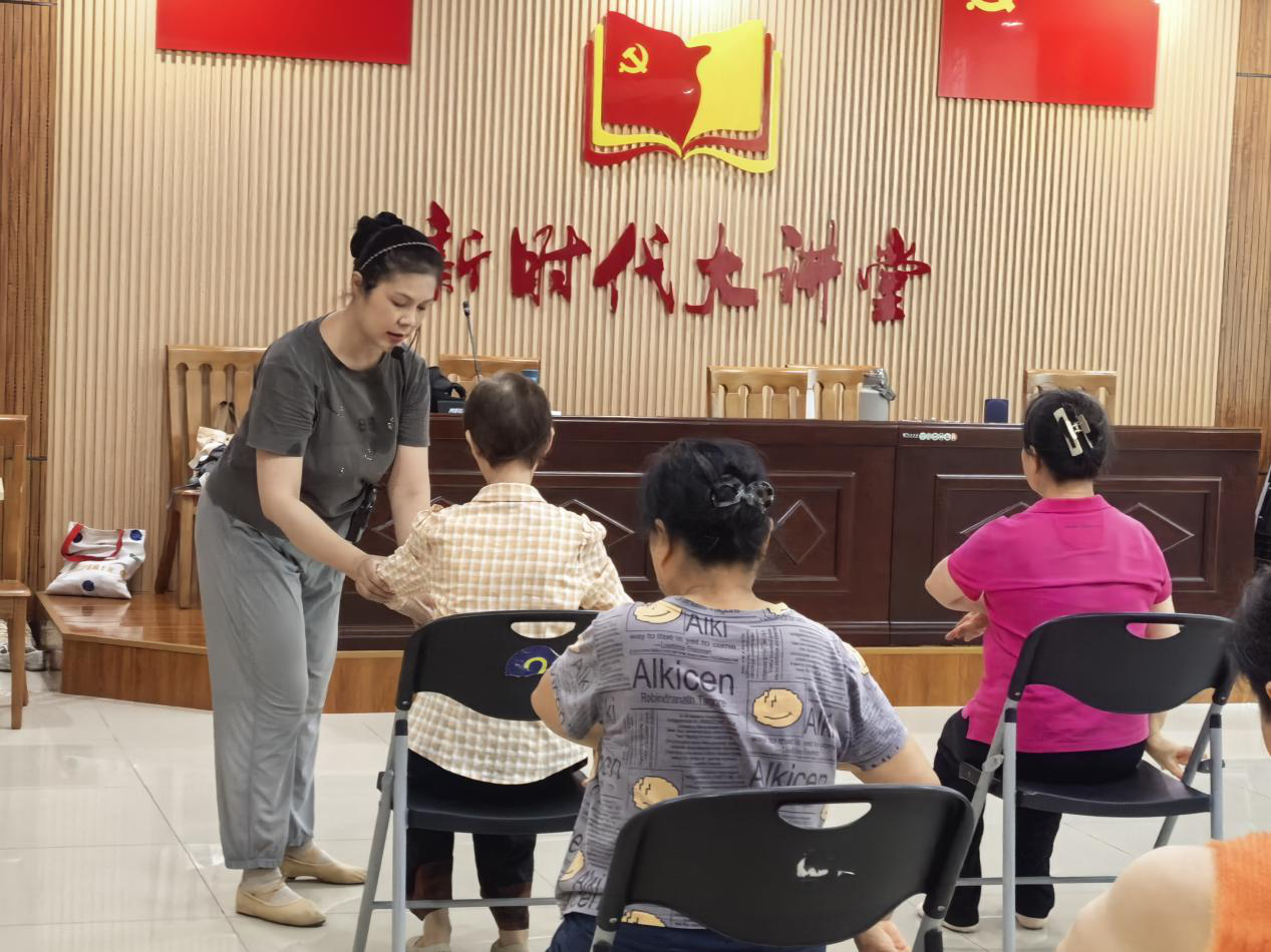 舞动巾帼绽放芳华 西乡街道庄边社区以舞蹈疗愈为女性身心“松绑”