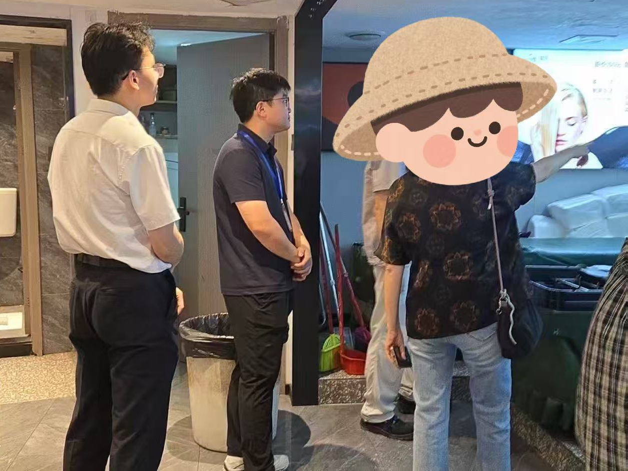商铺渗水引发经营僵局 西乡街道富华社区巧调解实现商户互利共赢