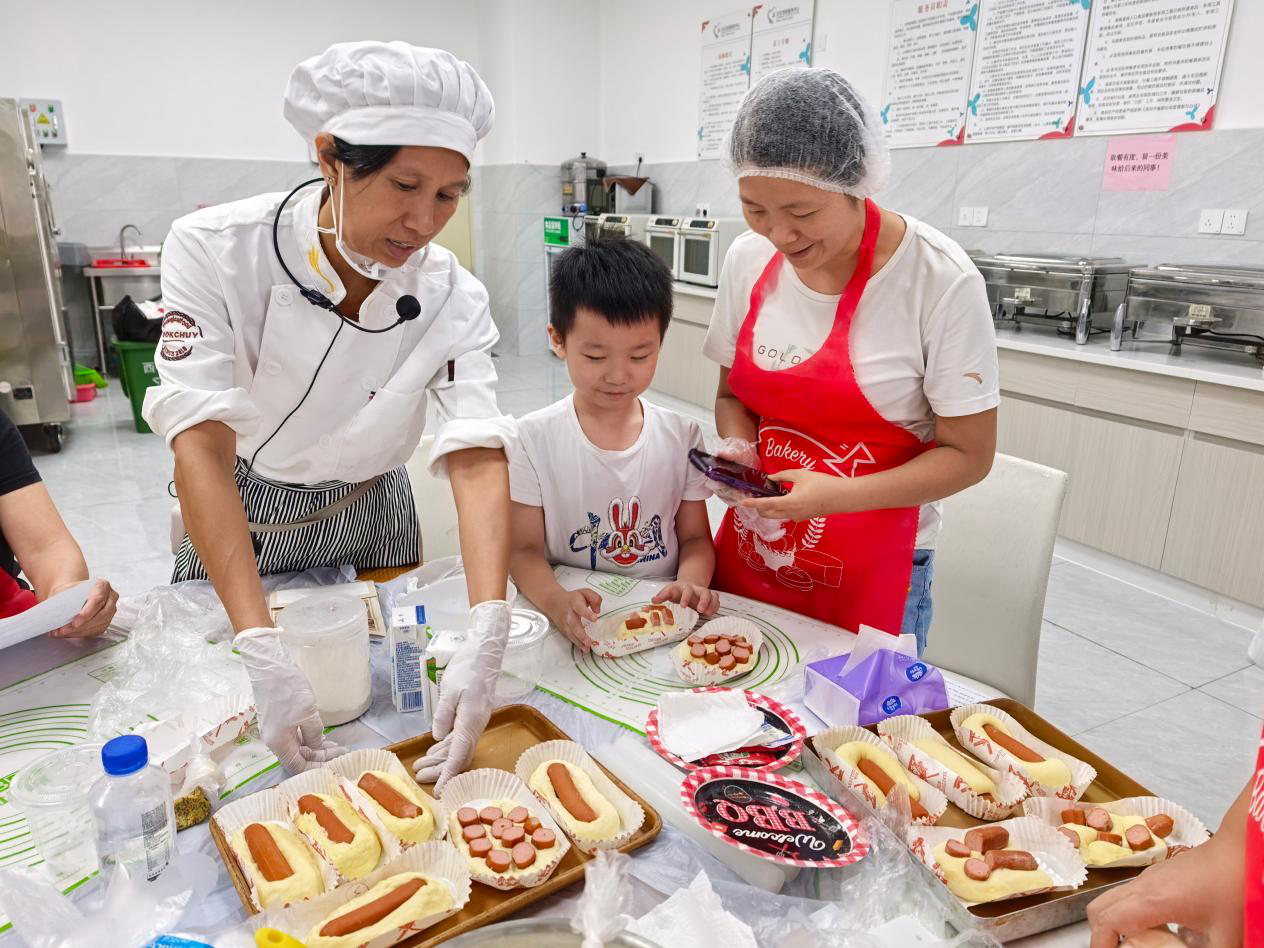 美味“邻”距离 烘焙好时光 --西乡街道劳动社区甜蜜烘焙活动温暖落幕