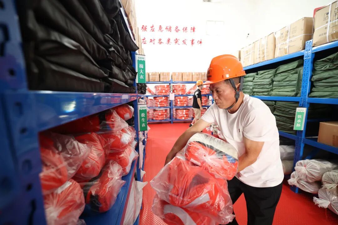 象山县应急物资储备库物资充足3 徐能 沈孙晖 摄.jpg